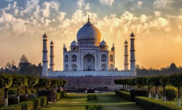 Same Day Agra (Taj Mahal) Tour by Gatiman Train