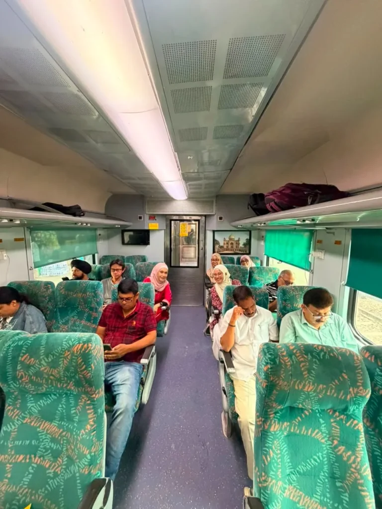 Trip Search Result 18 Travellers travelling on the Gatimaan Express during a Same Day Agra Taj Mahal Tour from Delhi