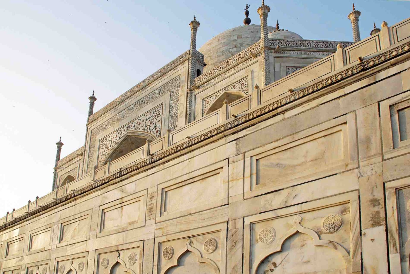 Taj Mahal architecture during a Same Day Agra Taj Mahal Tour by Gatimaan Express Train