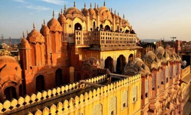 Amber Fort Jaipur – Exploring the majestic hilltop ramparts on a Golden Triangle Tour 4 Days