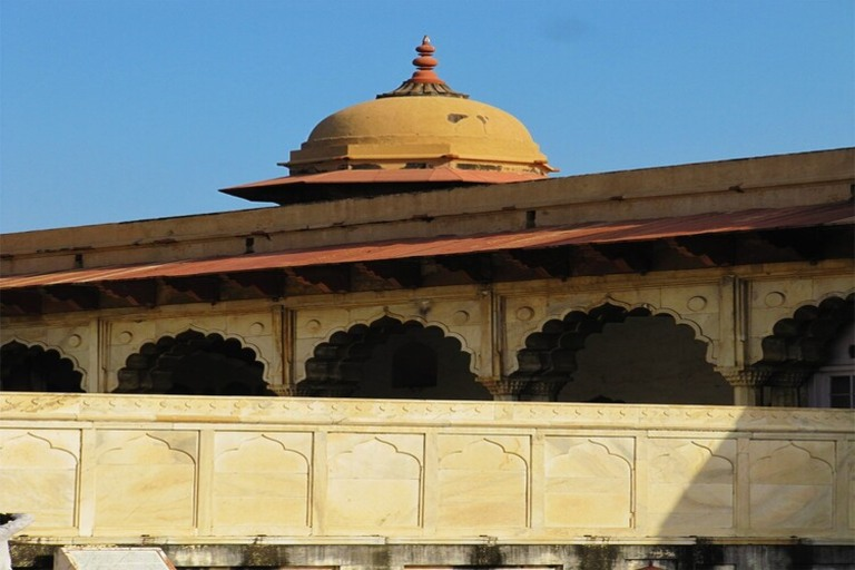 Machchi Bhawan inside Agra Fort featuring royal Mughal courtyard and historic palace architecture