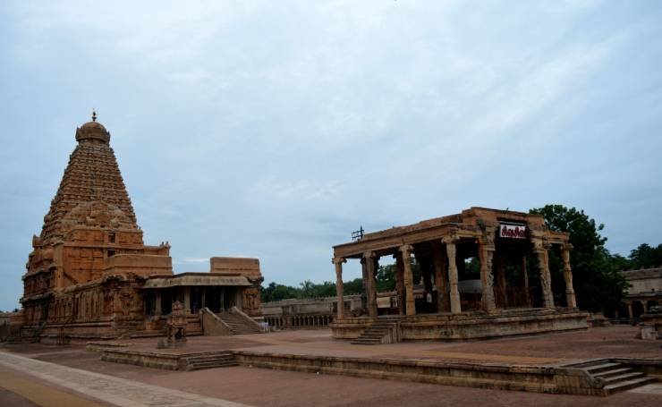 Brihadeeswara Temple Tamil Nadu showcasing ancient Indian temple architecture and famous temples in India