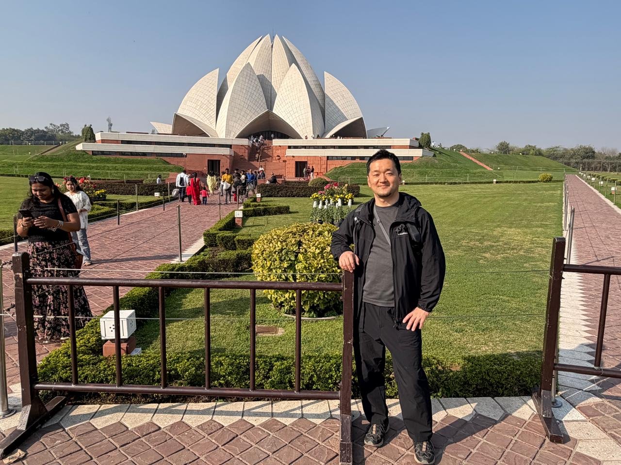 Delhi tour with visitors at Lotus Temple during a private half day Delhi sightseeing tour
