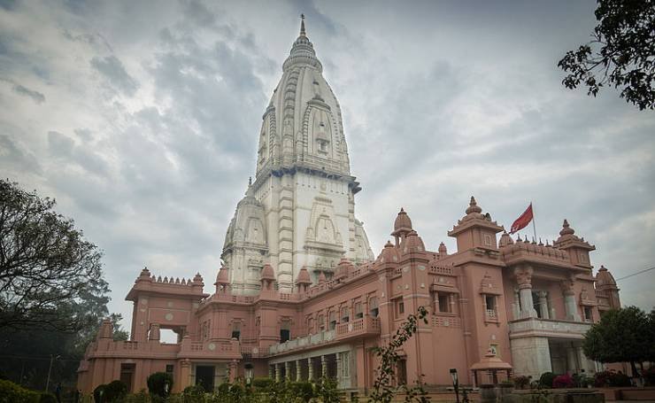 Kashi Vishwanath Temple Varanasi one of the most famous Shiva temples in India