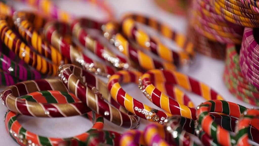 Colourful handcrafted Rajasthani lac bangles displayed in a Jaipur market, one of the best souvenirs from India for jewellery lovers.