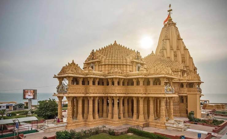 Somnath Temple Gujarat one of the twelve Jyotirlinga temples and famous Hindu temples in India